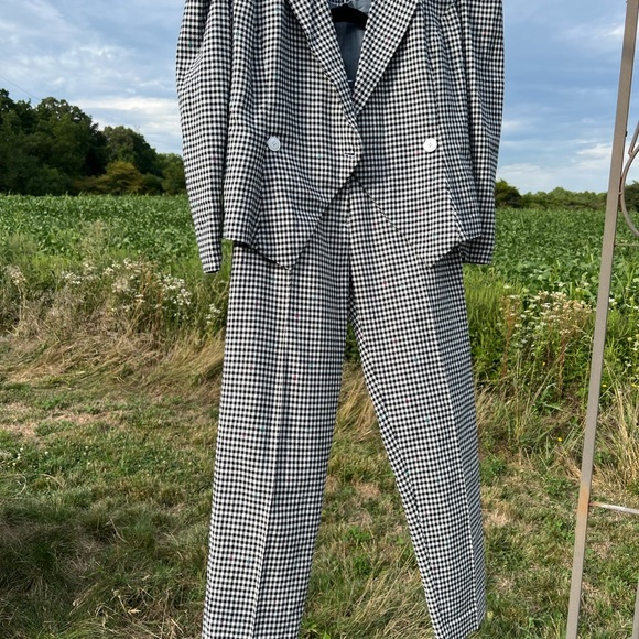 2 Piece top (jacket) & pants - Picture 3 of 6